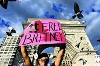 「#ブリトニーを解放せよ」ファンたちの願いが届いた「勝訴」判決