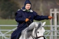 エリザベス女王、もう我慢の限界！　医師を無視して乗馬を再開