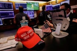 ＮＹＳＥ・ナスダック、大統領執務室から開場ベル　トランプ口座開始で