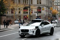 ウェイモ、ロボタクシー3900台リコール　通行止め区域に進入の恐れ