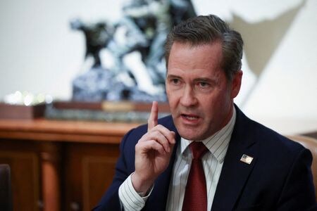 米ホワイトハウスのウォルツ大統領補佐官（国家安全保障担当）が辞任する見通し。関係筋が１日明らかにした。３月２５日撮影（２０２５年　ロイター／Evelyn Hockstein）