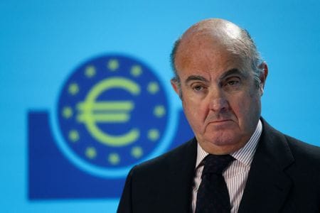 欧州中央銀行（ＥＣＢ）のデギンドス副総裁（写真）は１日、ＥＣＢは金融セクターの広範なリスクを監視しており、ユーロ圏の安定を維持するために行動する用意があると表明した。２０２２年１２月、ドイツのフランクフルトで撮影（２０２３年　ロイター/Wolfgang Rattay）