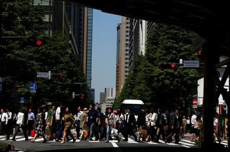 　５月１８日、全国銀行協会の国部毅会長は、「金融政策の効果が実体経済に及ぶまでには、相応のタイムラグがある」としたうえで、日銀の追加緩和について慎重な対応を求めた。都内で１８日撮影（２０１６年　ロイター／Thomas Peter）