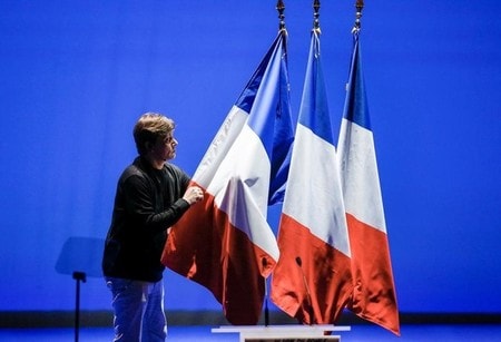 　４月２日、フランスの選挙管理委員会は、ロシアのメディアが仏大統領選について、共和党（中道右派）のフィヨン元首相がリードしていると、大方の世論調査結果に矛盾する報道をしたことを受け、注意を喚起した。写真はリヨンで２月撮影（２０１７年　ロイター/Robert Pratta）