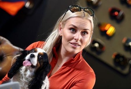 　６月２４日、アルペンスキー女子の元米国代表選手で五輪に４回出場した経験を持つリンゼイ・ボン氏（写真）は、ロイターとのインタビューで、五輪をボイコットするかどうかは政治家ではなく選手が決めることだと述べた。写真はミュンヘンで昨年１月撮影（２０２１年　ロイター／Michael Dalder）