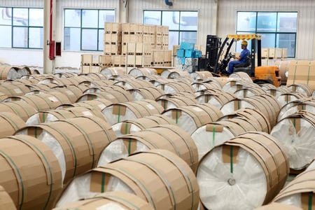 　６月１５日、中国国家統計局が発表した５月の一次アルミニウム生産は前年同月比３．１％増の３４２万トンと、過去最高を記録した。写真はアルミニウム製品工場で２０１８年７月安徽省で撮影（２０２２年  ロイター）