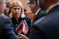 ウクライナ駐米大使が解任、「個人的決定」　資産申告巡る不正疑惑も
