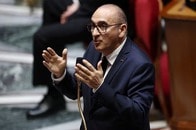 フランス、治安上のリスクを理由にパリ近郊でのイスラム教徒の集会禁止に