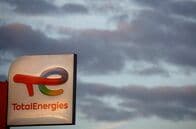 仏トタルエナジーズ、ホルムズ経由で原油輸送　大幅値引きで収益確保