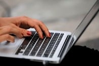 米大学を侵食する中国「不正受験ビジネス」の実態、ロースクールは遠隔入試が中止に
