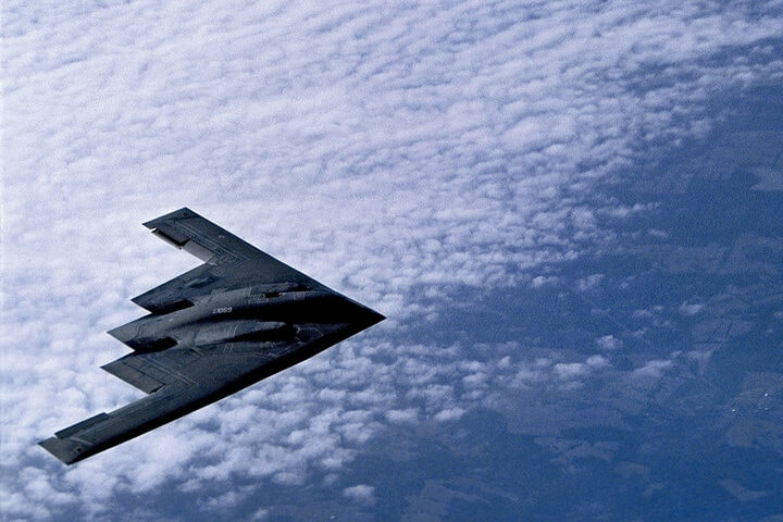 レーダーにほぼ映らないとされるステルス戦略爆撃機B2スピリット