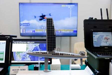 　６月１７日、台湾は無人機（ドローン）用のソフトウエアを手がけるオーテリオンとパートナーシップ契約を締結した。写真は宜蘭市のドローンのイベントで展示された模型。１７日撮影（２０２５年　ロイター/Ann Wang）