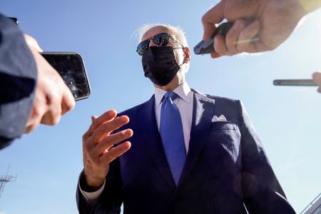 バイデン米大統領は１８日、対中関税の引き下げについて考えをまとめているところだとし、近く中国の習近平国家主席と会談する予定だと述べた。