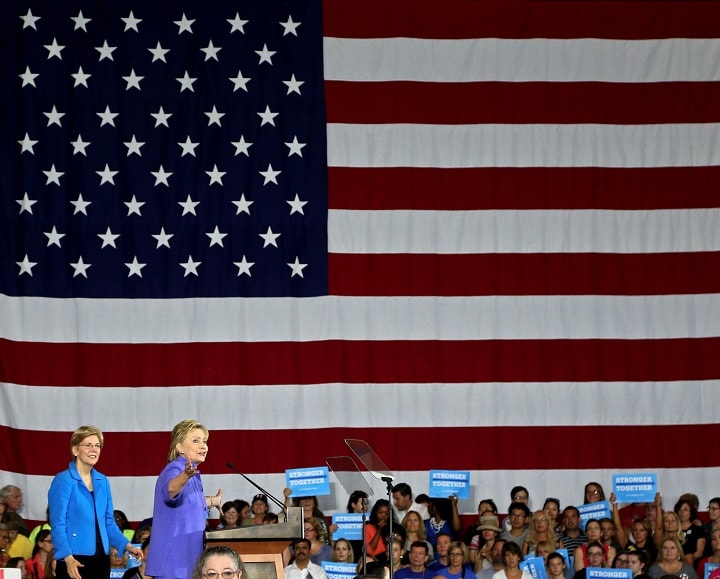 ウォーレン（左）とクリントン　Aaron Josefczyk-REUTERS