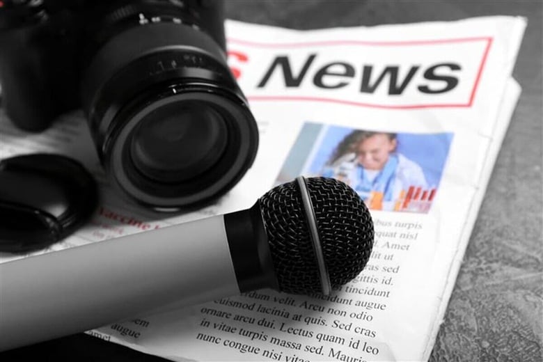 現在、ジャーナリズムには大きな向かい風が吹いている　Pixel-Shot-shutterstock