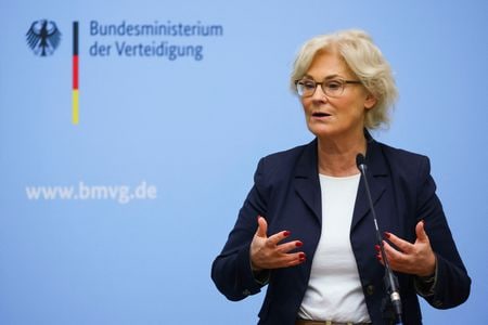 １月１６日、    ドイツのランブレヒト国防相（写真）はショルツ首相に辞任を申し出たと発表した。ベルリンで１３日撮影（２０２３年　ロイター/Fabrizio Bensch）