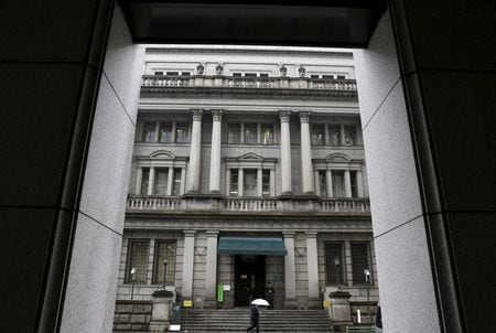 　２月３日、日銀はマイナス金利政策導入にともない適用される３つの金利の当座預金残高の規模について当初のめどを発表した。写真は日銀本店。１月撮影（２０１６年　ロイター/Yuya Shino）