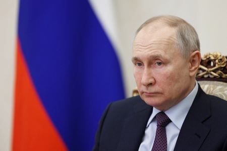 ロシアのプーチン大統領が春の徴兵期間に１４万７０００人を徴集する法令に署名したと、タス通信が報じた。３０日、モスクワで撮影（２０２３年　ロイター/ Sputnik/Gavriil Grigorov/Pool via REUTERS）