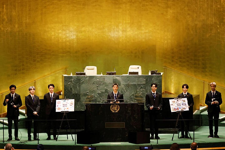 Kポップの超人気グループBTSも躍進に貢献（写真は国連議場でスピーチするBTS）　John Angelillo/ REUTERS