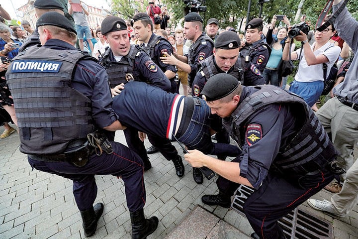 ロシアでもデモに対する警察の過激な取り締まりが（モスクワ）　SHAMIL ZHUMATOV-REUTERS