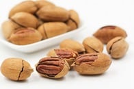 間食はなぜ「ナッツ一択」なのか？...がん･心疾患･抜け毛の予防にも役立つ可能性【最新研究】