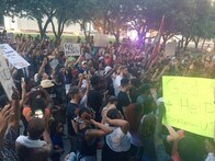 テキサス州で警官5人撃たれ死亡、黒人射殺抗議デモの最中