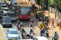 インドネシアの女性タクシードライバー、強盗防止の秘策