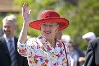 デンマーク前女王･マルグレーテ2世と「馬蹄のブローチ」...感動的な「父娘の物語」とは？