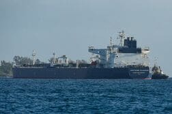 米国、ロシア産原油購入への制裁緩和を1カ月延長