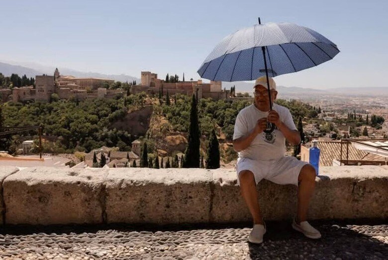 欧州連合（ＥＵ）の気象情報機関「コペルニクス気候変動サービス（Ｃ３Ｓ）」は７月２２日の気温が観測史上最高となり、前日の記録を塗り替えたと発表した。写真はスペイン・グラナダで同日撮影（２０２４年　ロイター/Jon Nazca）