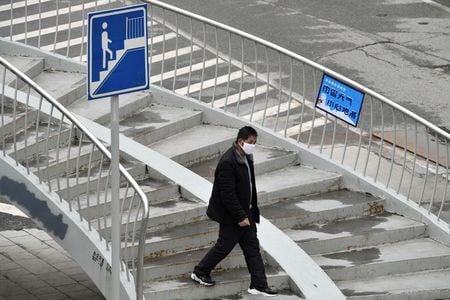 　３月１３日、中国の辛国斌・工業情報省次官は、新型コロナウイルスの発生源である湖北省の自動車部品メーカーは、秩序ある形で生産を再開していると表明した。写真は３日中国の湖北省武漢で撮影（２０２０年  ロイター）