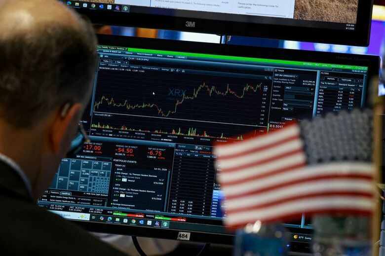 米ニューヨーク証券取引所のフロアで１日撮影。REUTERS/Brendan McDermid/File Photo