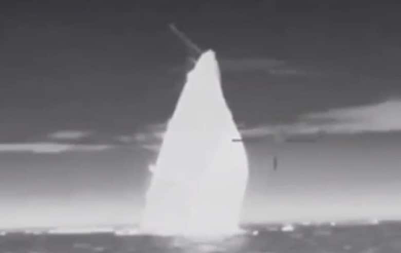 ウクライナ海軍ドローンがロシア軍のミサイル艇を撃沈した映像より　GUR of the Ministry of Defense o via Reuters Connect