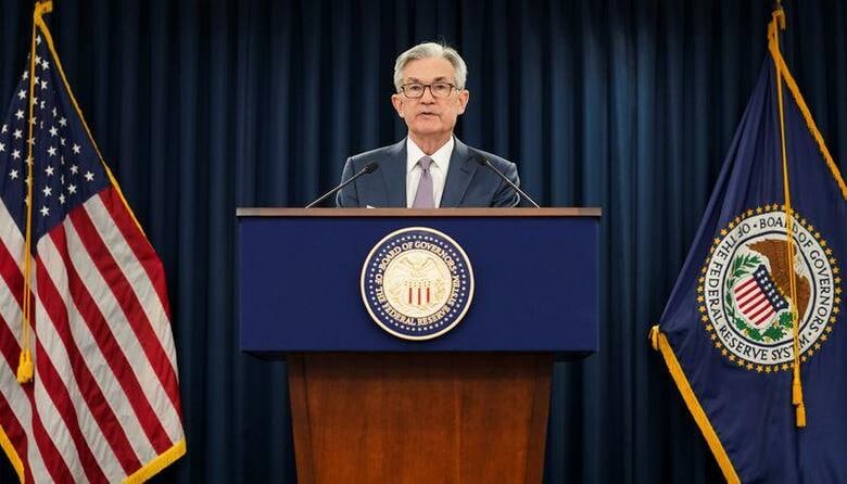 米連邦準備理事会（FRB）は15日、新型コロナウイルスの感染が世界に広がる中、米経済を支援するため、2週間足らずで2回目の緊急利下げを実施した。写真はFRBのパウエル議長。3月3日、ワシントンで撮影（2020年　ロイター/Kevin Lamarque）