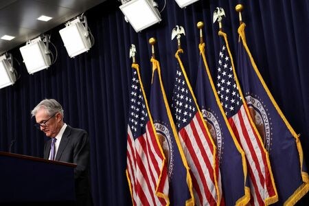 写真は米連邦準備理事会（ＦＲＢ）のパウエル議長。2025年12月撮影。REUTERS/Kevin Lamarque