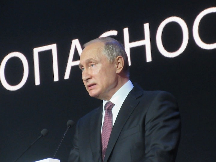 国際サイバーセキュリティ会議で演説するプーチン大統領　写真：土屋大洋