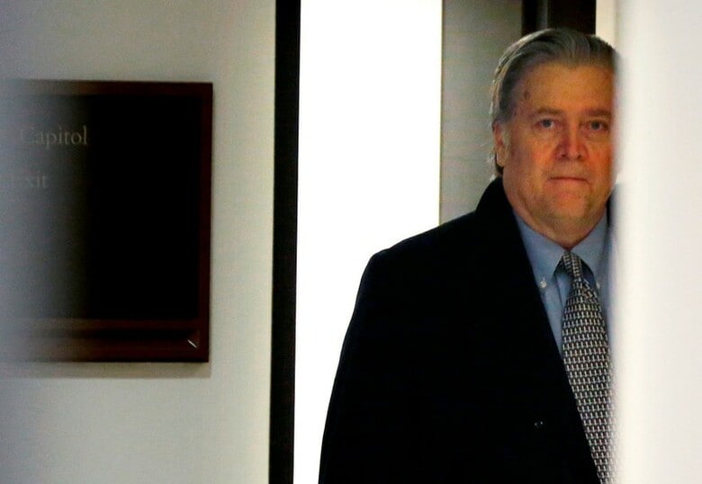 １月１６日、ロシアによる２０１６年の米大統領選干渉疑惑を巡る捜査で、バノン前米大統領首席戦略官・上級顧問（写真）が大陪審での証言のため、モラー連邦特別検察官から召喚されたことが分かった。ワシントンで撮影（２０１８年　ロイター/Joshua Roberts）