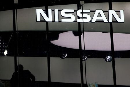 ８月４日、日産自動車のスペイン・バルセロナ工場の労組は、工場閉鎖をめぐり行われた初の労使交渉で、生産再開と引き換えに閉鎖時期を先延ばしする案を拒否したことを明らかにした。写真は日産のロゴ。都内で２０１９年２月撮影（２０２０年　ロイター/Kim Kyung-hoon）