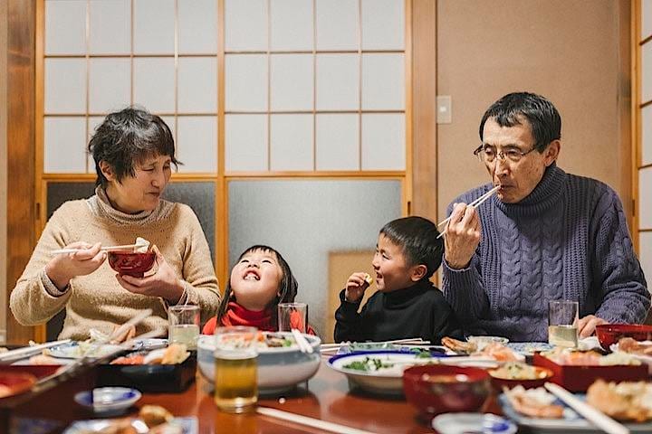 男性は1990年、女性は2010年に1位に輝いてから長寿１位の座を守る長野の秘密とは？　＊写真はイメージです　kohei_hara - iStockphoto