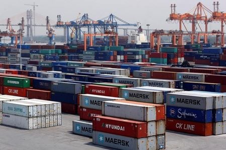 ６月２６日、国際通貨基金（ＩＭＦ）は、ベトナムの今年の経済成長率が６％近くになるとの見通しを示した。写真は２０１８年７月、ハイフォンで撮影（２０２４年　ロイター／Kham）