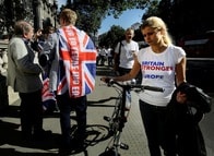 英EU離脱に憤る若者たち: でも実は若年層は投票しなかった世代