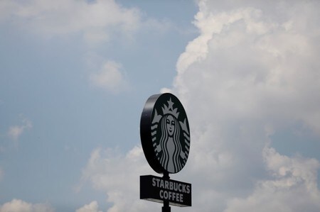 　５月１６日、米コーヒーチェーン大手のスターバックス（スタバ）は、今後５年間で中国事業の売上高を３倍超に拡大し、同国の店舗数を２倍近くに増やすことを目指す方針を明らかにした。写真はサンパウロ近郊のジュンディアイにある同社の店舗で２月撮影（２０１８年　ロイター／Nacho Doce）