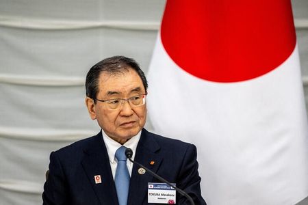 経団連の十倉雅和会長は７日の定例会見で、為替は「中長期的にみて経済のファンダメンタルズを反映するものであるのが望ましい」と指摘し、現在の１ドル＝１５０円を超えるような円安は「いくら何でも安過ぎる」との見解を示した。写真は２０２３年３月、東京都内で代表撮影（２０２４年　ロイター）