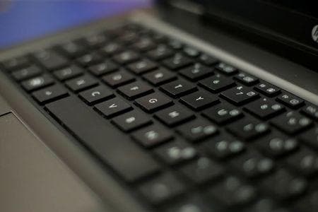 米情報当局は、少なくとも連邦政府の１０機関が昨年１２月に見舞われた大規模なサイバー攻撃について、ロシアが仕掛けた「公算が大きい」との見解を示した。写真はメキシコのシウダーフアレスで２０１７年１０月撮影（２０２１年　ロイター／Jose Luis Gonzalez）