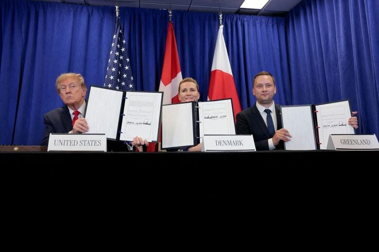 左からトランプ米大統領、 デンマークのフレデリクセン首相、グリーンランド自治政府のニールセン首相。22日、ニューヨークで撮影。REUTERS/Kylie Cooper