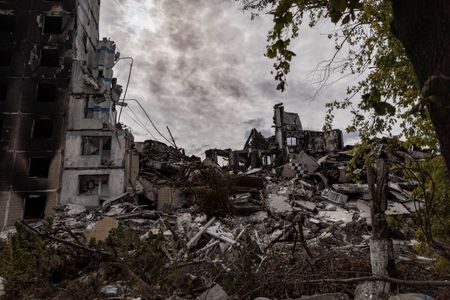 ロシア大統領府は２５日、ウクライナ東部におけるロシア軍の戦況は前向きだと表明した。また、ロシア軍はウクライナ東部ドネツク州で新たに２つの村を占領したと発表、同州の要塞都市ブフレダルに迫っているもようだ。ドネツク州ブフレダルで昨年１０月撮影。（2024年　ロイター/Yevhen Titov）