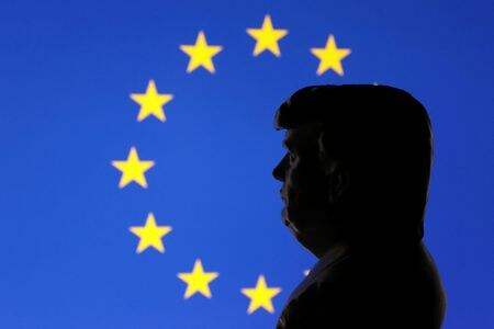 　トランプ米大統領は１６日、欧州連合（ＥＵ）が基準の異なる米国産の大豆など食料品の輸入を阻止しようとしているとの報道を重視しない姿勢を示した。１月２７日撮影のイメージ写真（２０２５年　ロイター/Dado Ruvic/Illustration）