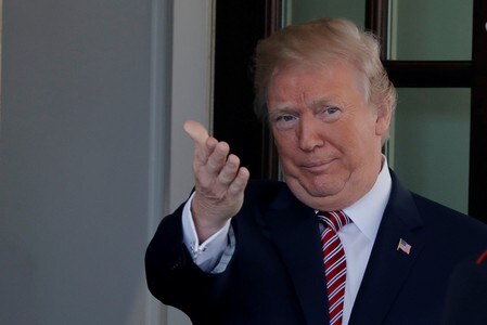 ４月１２日、トランプ米大統領（写真）は、化学兵器使用の疑いがあるシリアへの対応について国家安全保障チームと協議した。ワシントンで１０日撮影（２０１８年　ロイター/Carlos Barria）