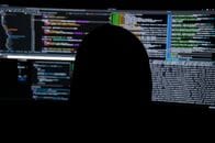 都市機能を麻痺させるサイバー攻撃に備えよ――FBI捜査官が実践訓練を行う模擬タウンに潜入