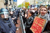 米学生デモは意外と「ユルい」？ ...逮捕者続出も1番の心配は「スマホの行方」